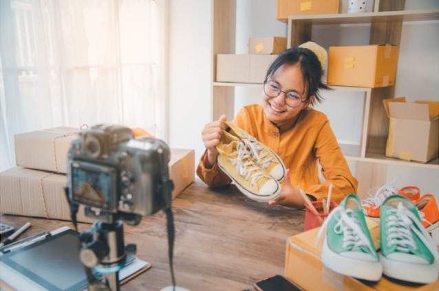 Review oleh Blogger: Cerita Pengalaman yang Menjadi Penuntun Pilihan Konsumen Digital