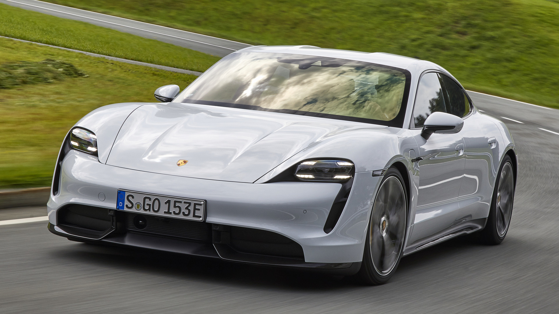 Peran Kecerdasan Buatan dalam Antarmuka Digital Porsche