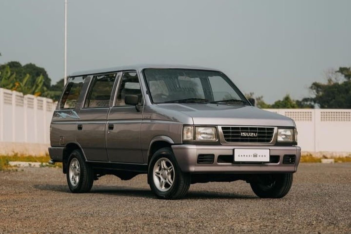 Mengulas Posisi Isuzu Panther Kotak di Tengah Persaingan Mobil Keluarga Era 1990-an