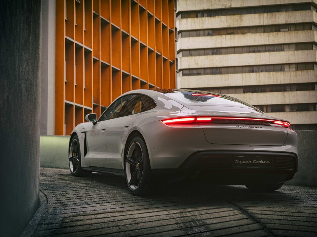Standardisasi Manajemen Mutu Sasis dan Kalibrasi Sistem Suspensi Aktif PASM Sebagai Pilar Keunggulan Mekanis Porsche