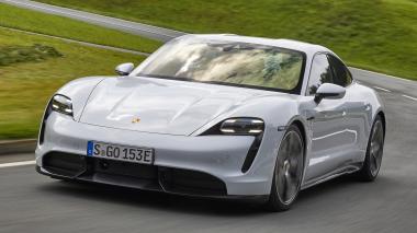 Peran Kecerdasan Buatan dalam Antarmuka Digital Porsche