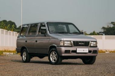 Mengulas Posisi Isuzu Panther Kotak di Tengah Persaingan Mobil Keluarga Era 1990-an