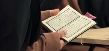Al Quran: Pelita Abadi di Tengah Labirin Kehidupan Modern