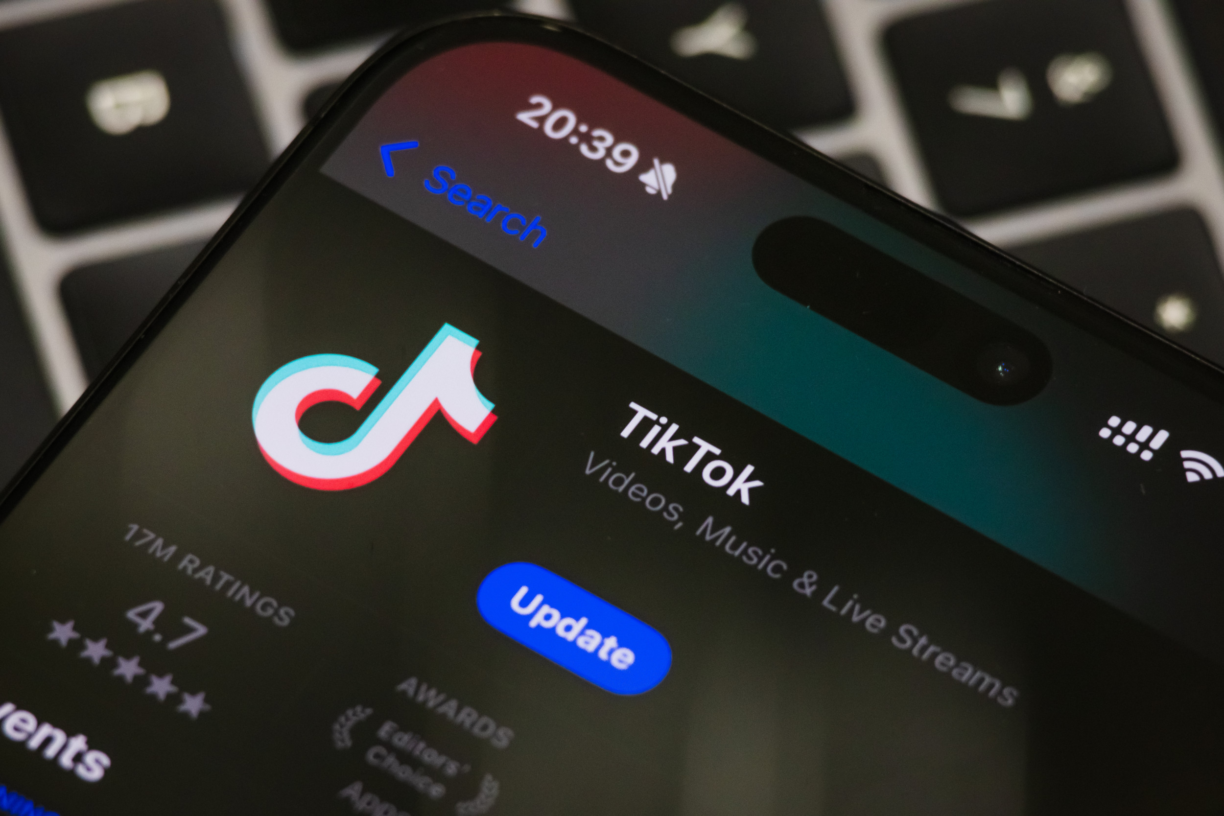 Meningkatkan Popularitas Akun TikTok Anda dengan Jasa Followers TikTok Terpercaya dari Rajakomen.com