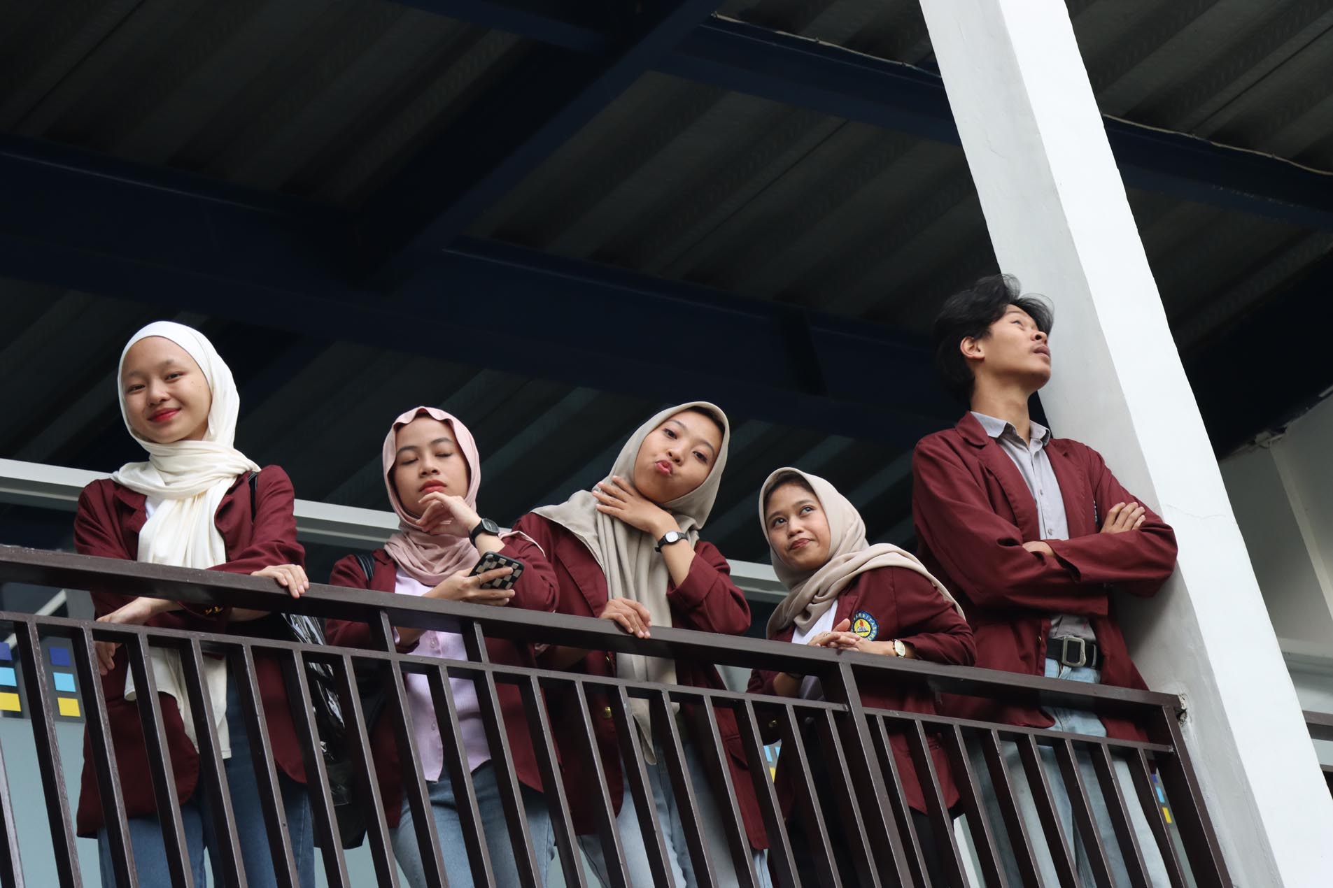 Tertarik Kuliah S1 Digital Bisnis Tanpa Biaya Menggunakan Jalur Beasiswa Rektor Penuh Seratus Persen?