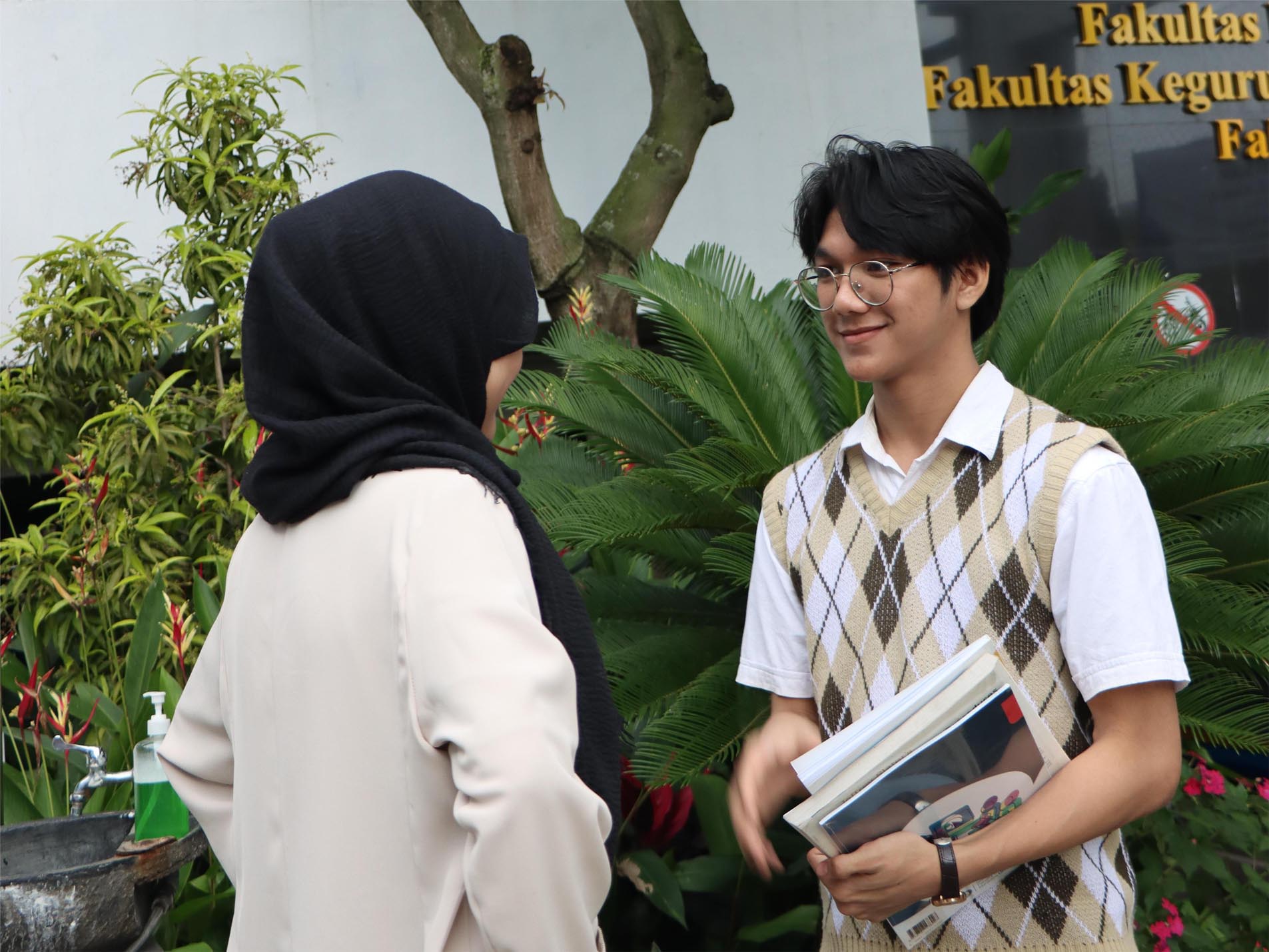 Apa Saja Mata Kuliah Penting di Jurusan Pendidikan Bahasa Inggris dan Kapan Waktu Terbaik Mempersiapkan Pendaftaran Kuliah?