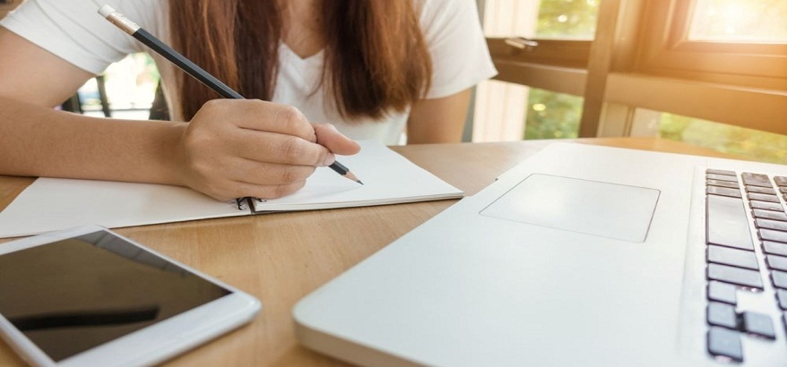 Mau Kuliah Sambil Kerja? Kuliah Online Saja di Uhamka Semua Beres