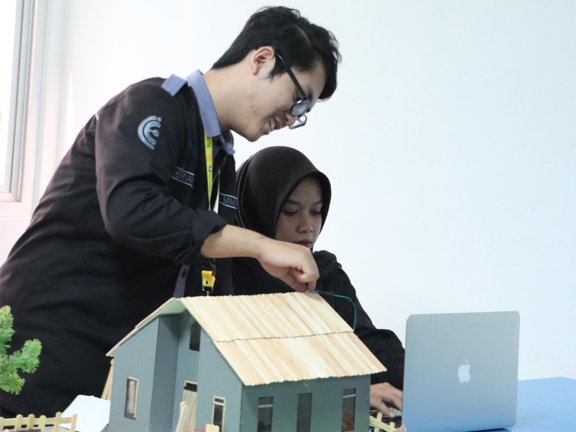 Kampus Mana yang Punya Jurusan Teknik Industri Terbaik dan Peluang Beasiswa Kuliah di Bandung?